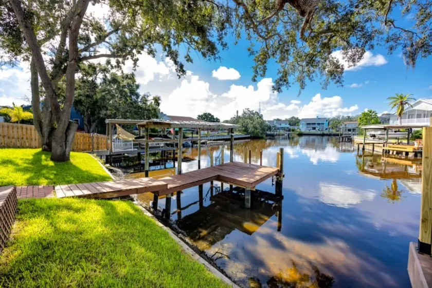 Waterfront Gulf Intercoastal Dockside Dream - Image 1