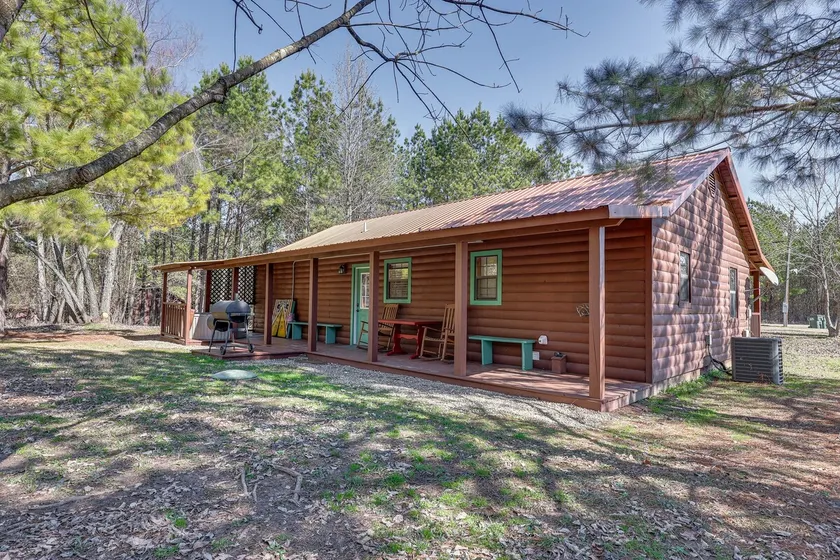 Mnt Fork Fishing Cabin | 3BR Sleeps 6 | Weekday - Image 1