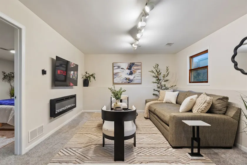 Spacious 4BR, 2 Living Rooms Family & Pet Friendly - Image 1