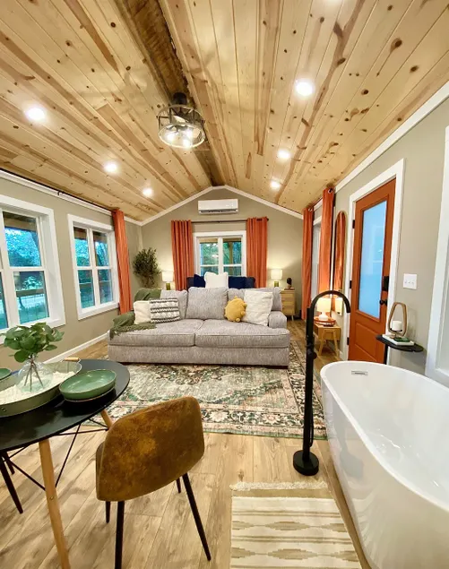 Riverbend Nook: HOT TUB + Wi-Fi/Romantic Getaway - Image 1