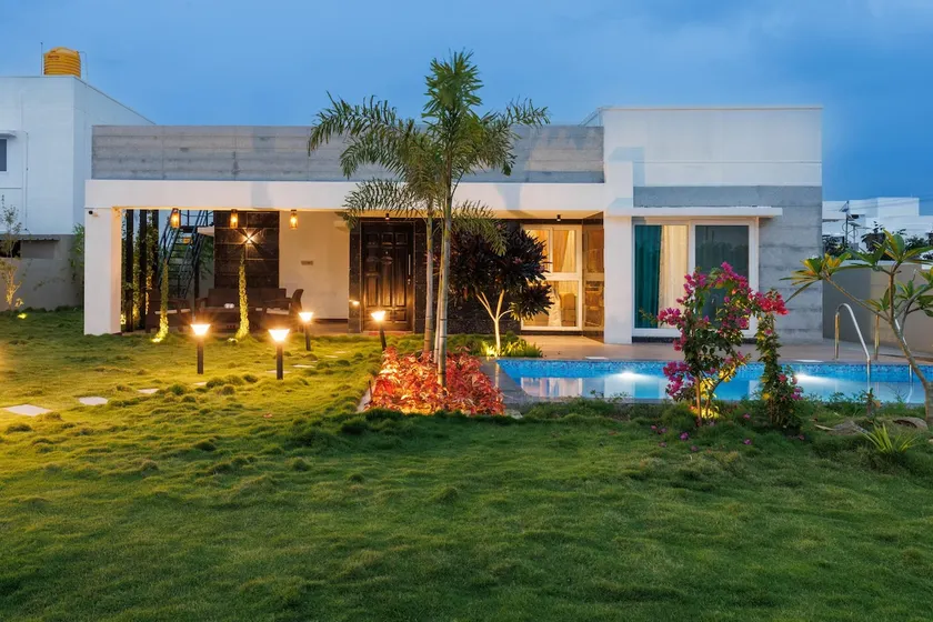 The Blue Orchard Private Pool Garden 1hr HSR - Image 1