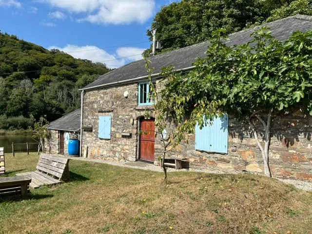 Riverside Barn at Lopwell Dam - Image 1