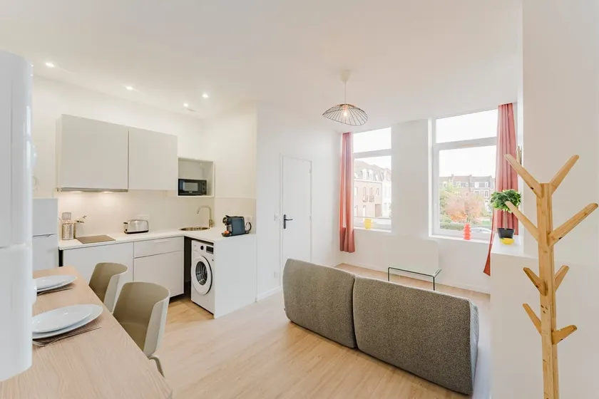 1-bedroom attic flat, close to the underground - Image 1