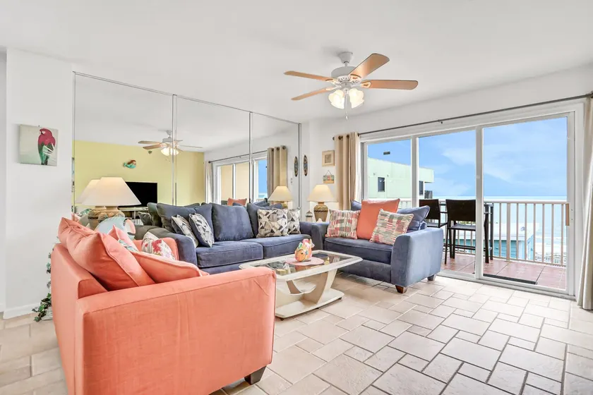 Beautiful Beach Front Condo Situé directement sur le Golfe du Mexique en Floride - Image 1