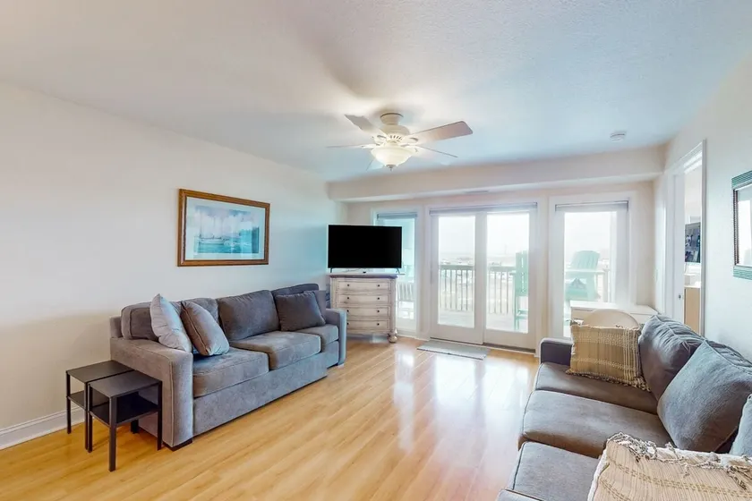 2BR ocean view condo with pool access, balcony - Image 1