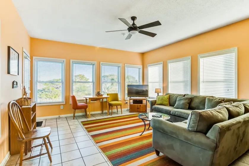 Marsh-view home w/ rooftop deck & steps from beach - Image 1