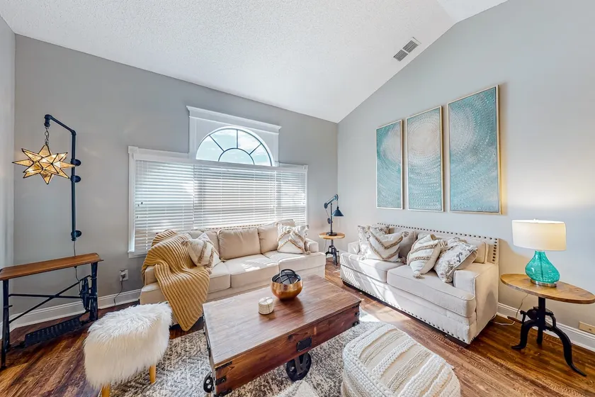 Gorgeous oasis with pool patio central AC WD and c - Image 1