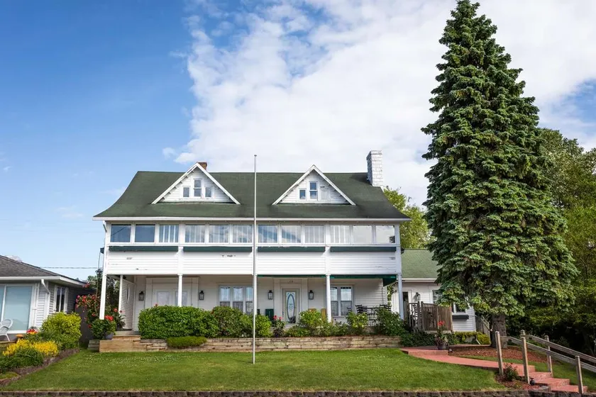 The Inn at Beulah Beach on Crystal Lake - Image 1