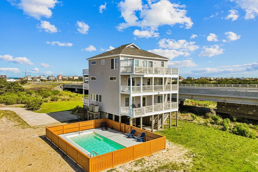 6BR sound-front home with hot tub, pool, grill, AC - Image 1