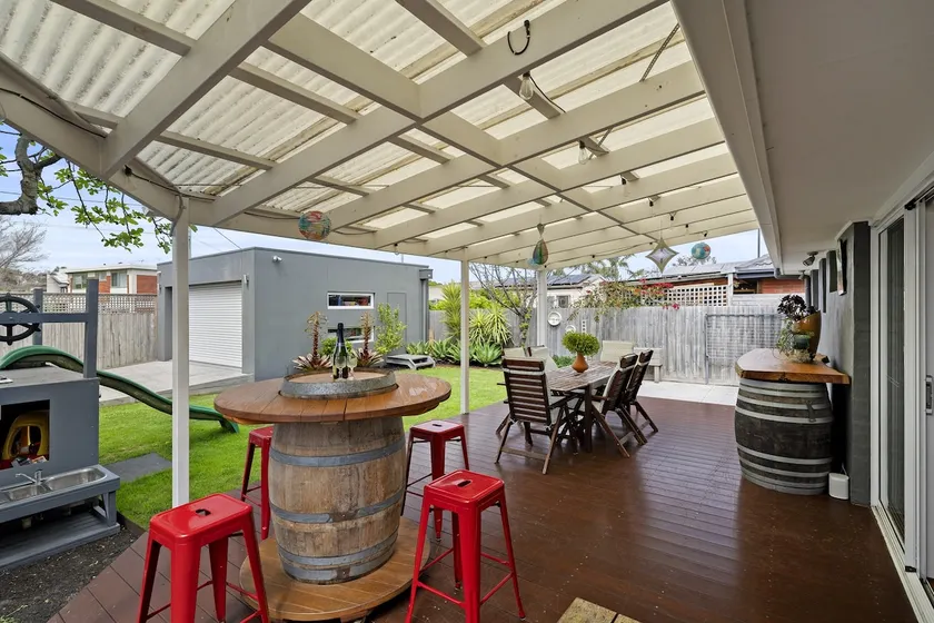 Relaxed Bayside Stay with Outdoor Space - Image 1