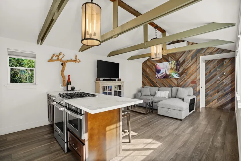 Modern Guest House | Hot Tub | Downtown - Image 1