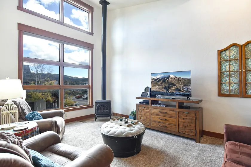 Fifth Main Condo - Downtown, Mountain Views - Image 1