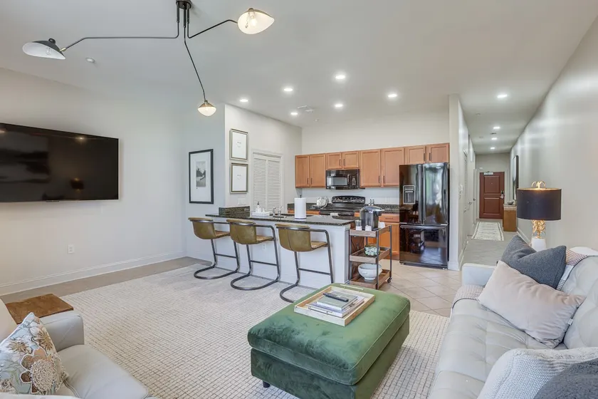Walk to UA Campus: Apt w/ Secure Parking! - Image 1