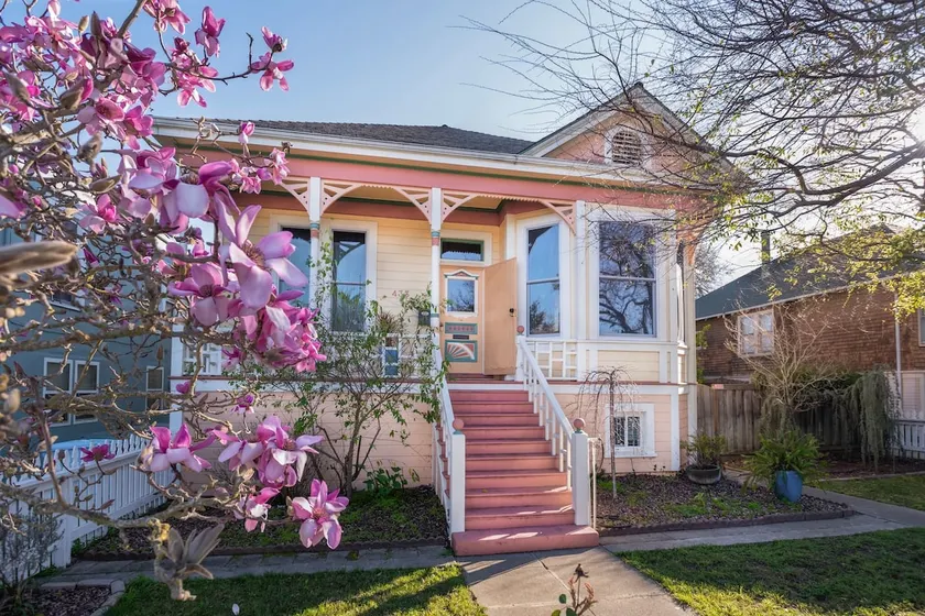 Historic Queen Anne with private backyard oasis! - Image 1