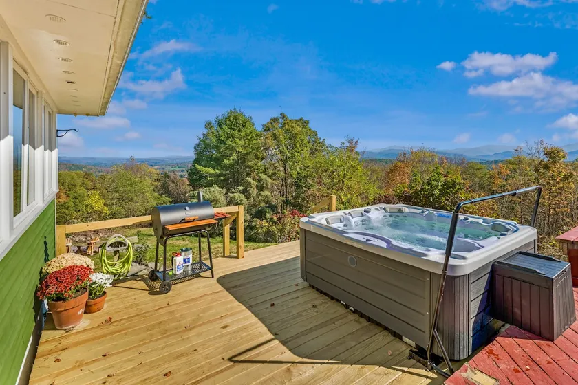 Million dollar VIEWS | Hot Tub | Near Hedges Lake - Image 1