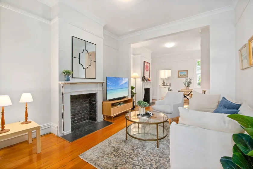 Spacious Redfern Retreat | Courtyard & Workspace - Image 1