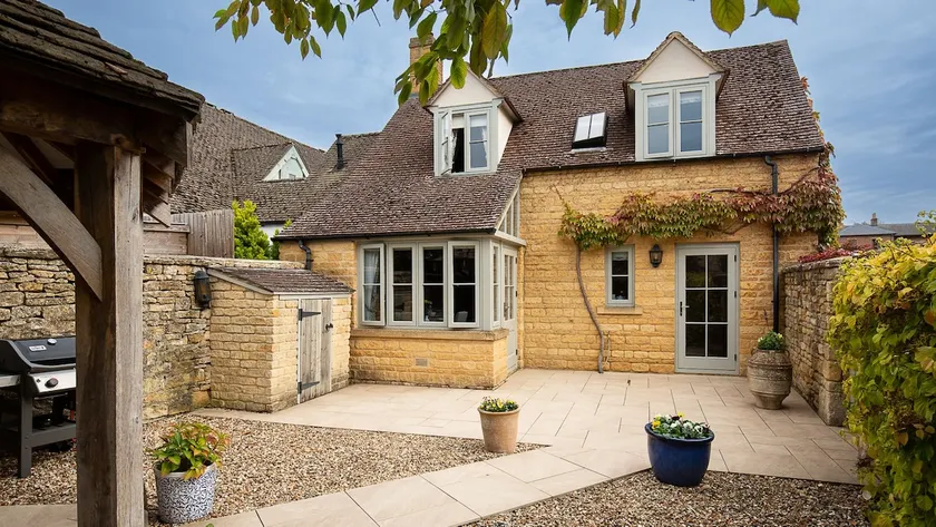 Old Orchard Cottage in Moreton-in-Marsh, Cotswolds - Image 1