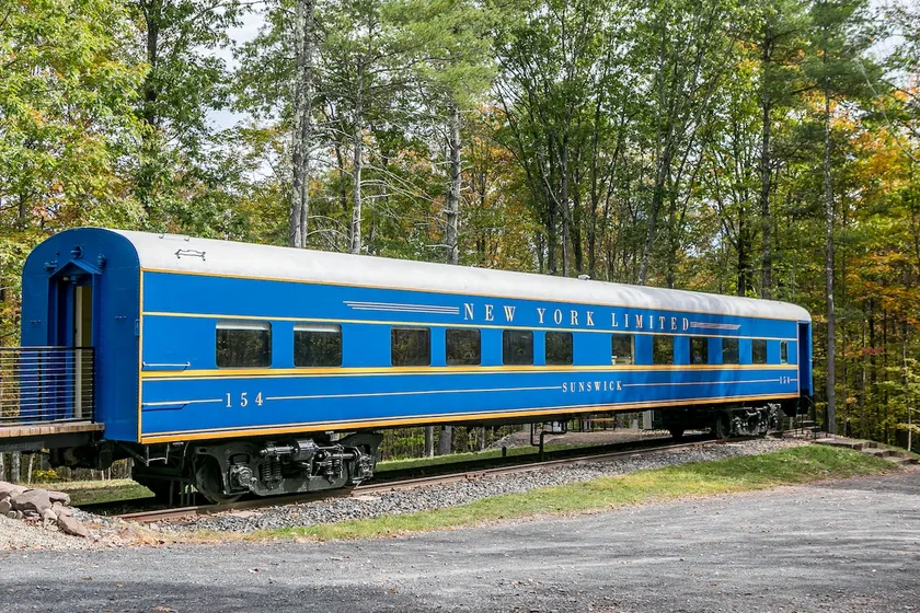 Sunswick Railcar: A 1940s Train Among the Trees - Image 1