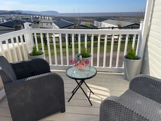 Cabin - Sleeps 4 - Pets Ok - Balcony - Parking - Image 1
