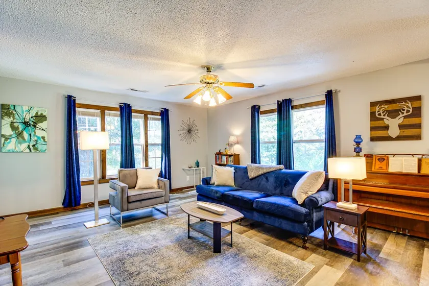 Lake Guntersville Hideaway! Home on Over 2 Acres - Image 1