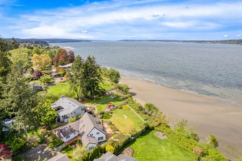 Colonial Bluff House Above the Sea by Avantstay - Image 1