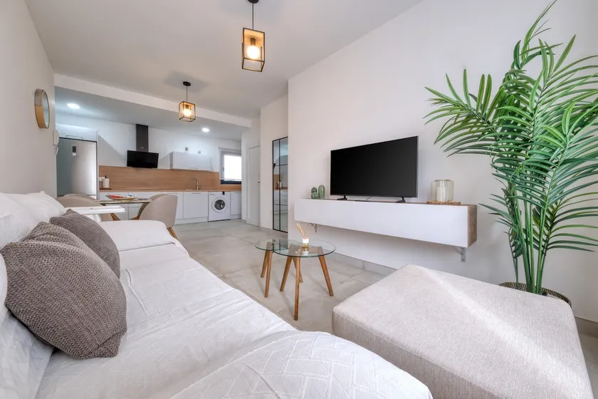 House La Santa • Surf and Beach 5 min - Image 1