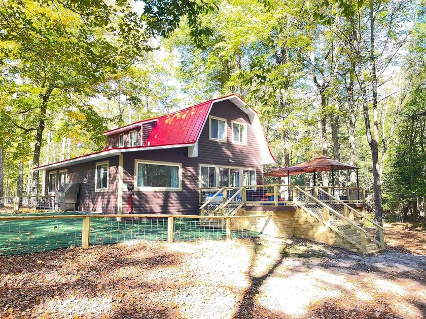 100-Acre Luxury, Dog-Friendly, Sleeps 8-10 - Image 1