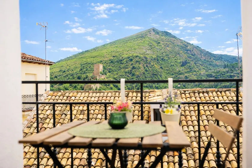 Cazorla center · Balcony with mountain view - Image 1