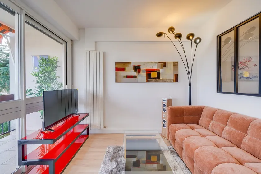 Urban Light - Beautiful 1-bedroom apartment with Terrace - Image 1