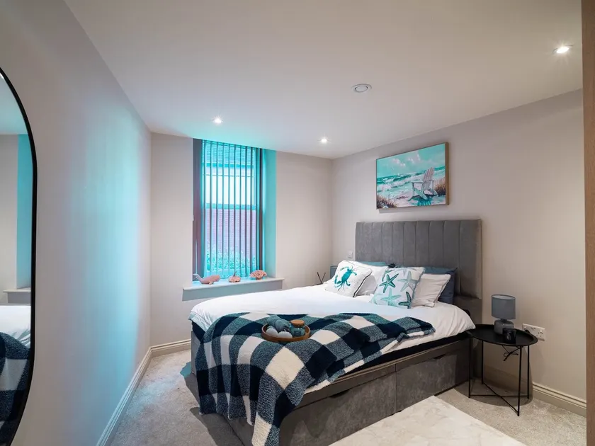 Modern Leeds Apartment | Sleeps 4 |WIFI| Central - Image 1