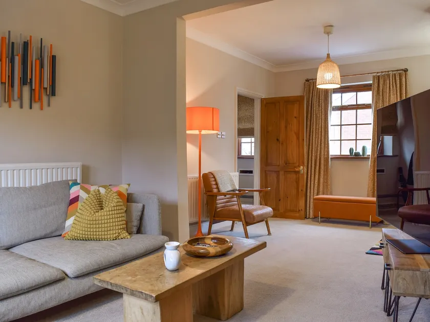 Queens Manor - Image 1