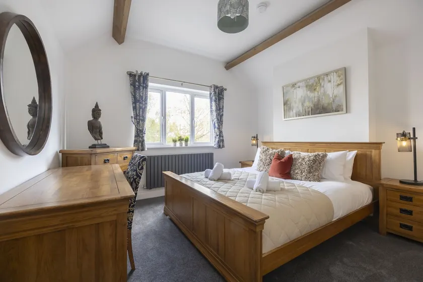 Beautiful 3-Bed Home with Hot Tub in Ross-on-Wye - Image 1
