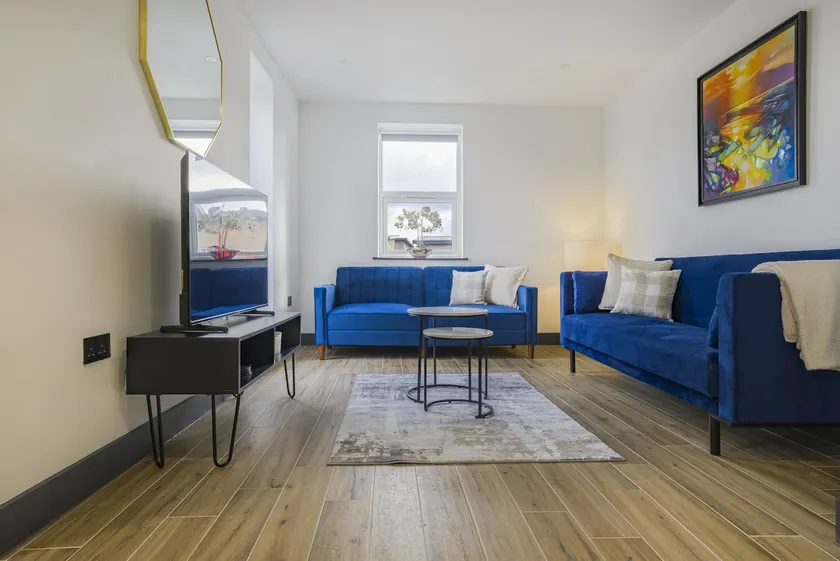 Majestic House - 2 BR - Borehamwood Station - Image 1