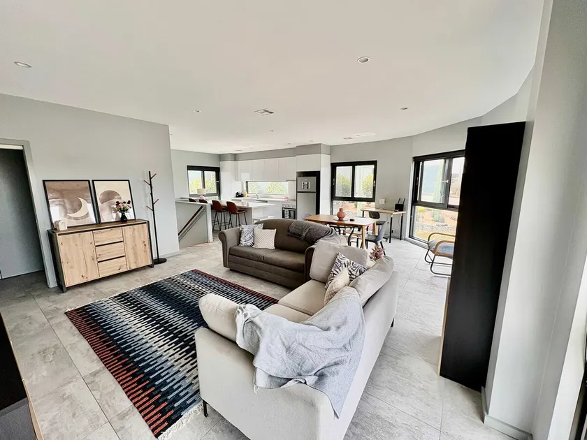 Quite and large 2 bedroom - Sleeps 6 - 2 bathrooms - Image 1