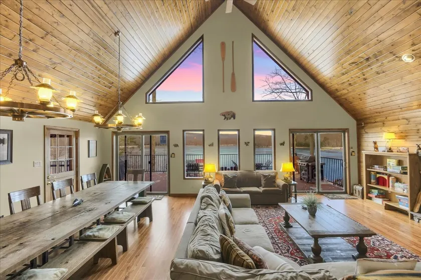 Lakeside Ember Lodge ~ Beach ~ Hot Tub ~ Boat - Image 1