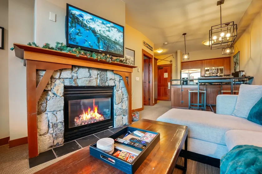 2 Min Walk to Lifts! King Bed | Hot Tub + Parking - Image 1