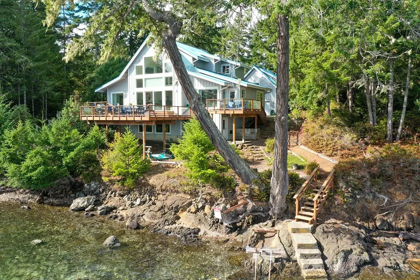 Modern waterfront luxury meets adventure! - Image 1