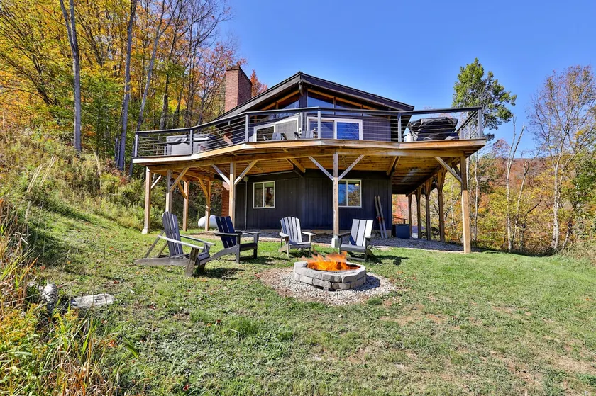 RoundTop Chalet - Hot Tub, Fire Pit & Mountain Views near Killington & Okemo - Image 1