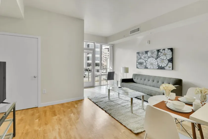 Bright Modern 1BR w/ Kitchen + Workspace - Image 1