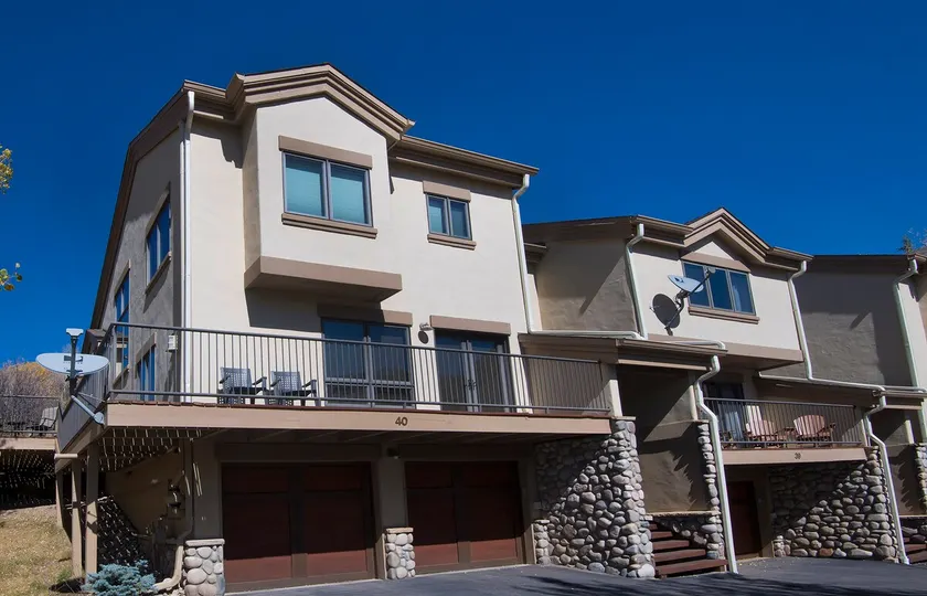 Airy Townhome in Vail w/ Beautiful Views, Modern Decor, Free bus shuttle. VP7 - Image 1
