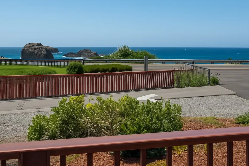 Ocean ”Front” Lux, 3 Living Rooms: SeaView House - Image 1