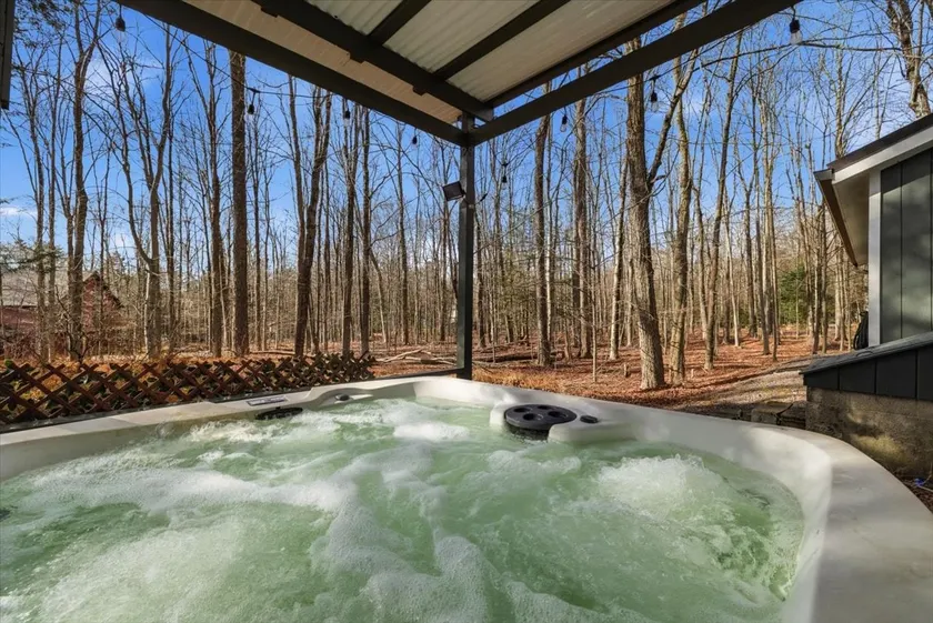 Hot Tub*Fire Pit*Fireplace*BBQ Grill*Deck*Foosball - Image 1