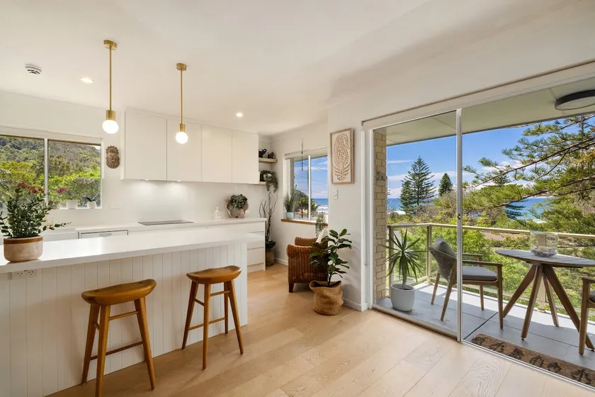 Sunrise Cove 2-Bed Apartment at Newport Beach - Image 1