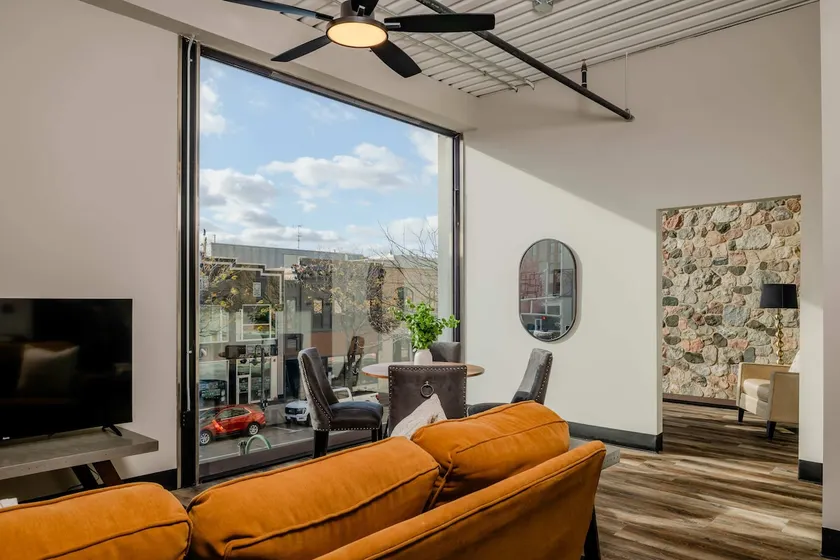 Stylish City View Apartment w/ Free Parking - Image 1
