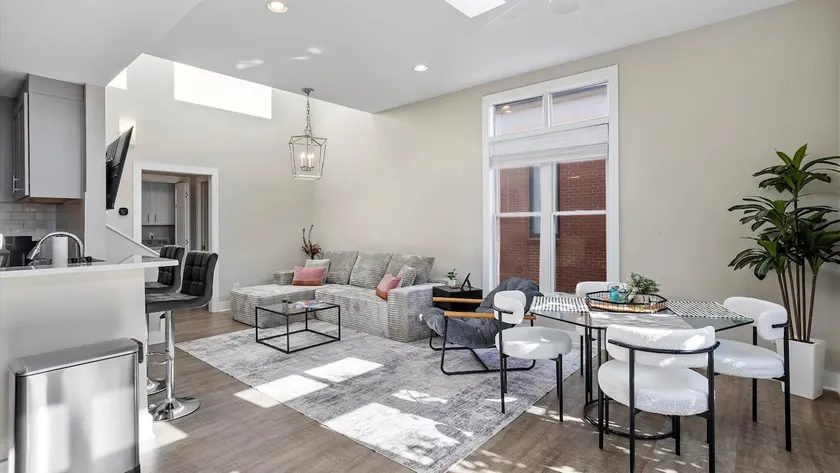 Central Raleigh 2BR - Walk to Shops & Dining - Image 1