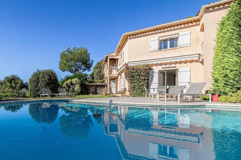 Quiet House with Pool - Image 1