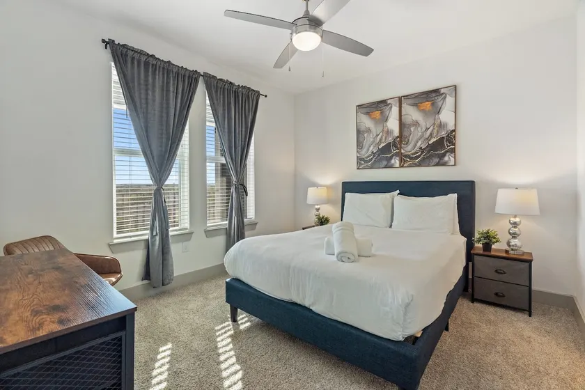 Luxury 2BD/2BA Next to Airport g3lh - Image 1