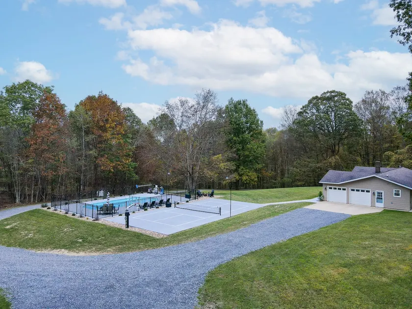 3BR Getaway Pickleball Court, Pool hot tub - Image 1
