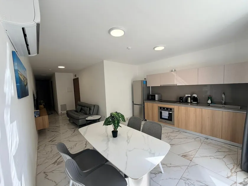 Family Friendly 2 Bedroom Apartment - By HostMT - Image 1
