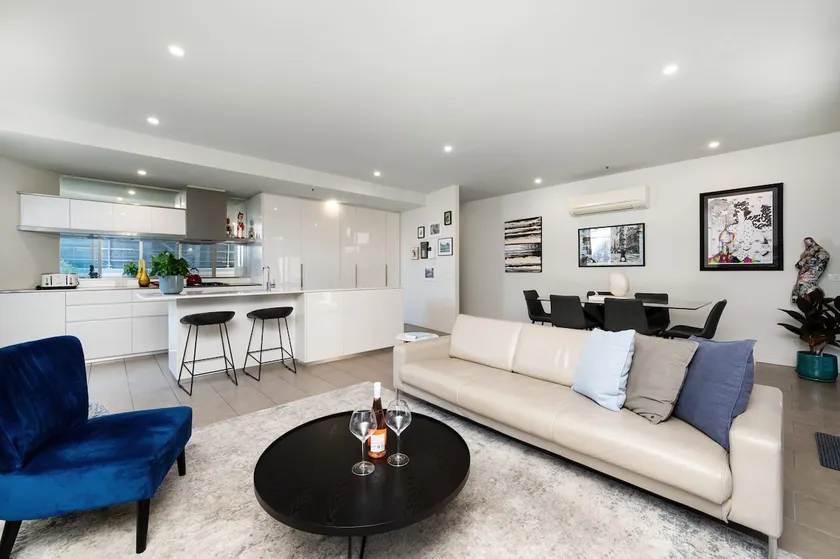 Fitzroy Aptmnt: Patio, Parking and Pet Friendly - Image 1